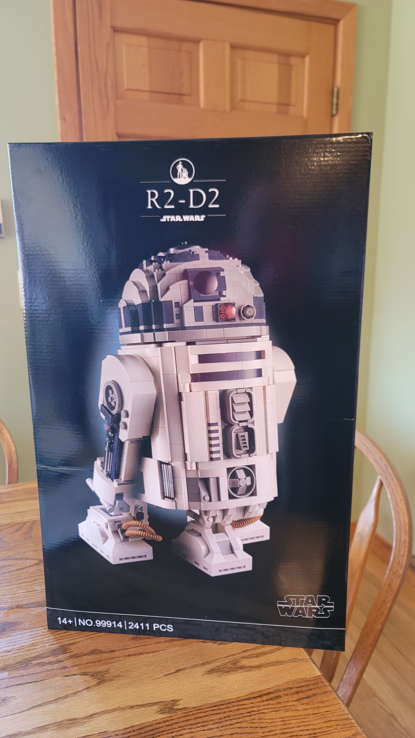 R2 D2 Building Block Set. 2411 Pieces